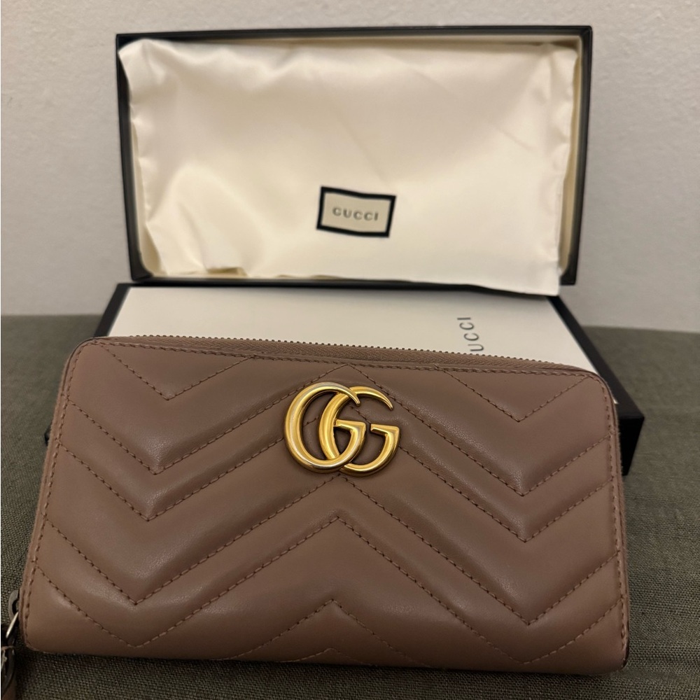 Gucci GG Marmont Matelassé Zip-Around Wallet
